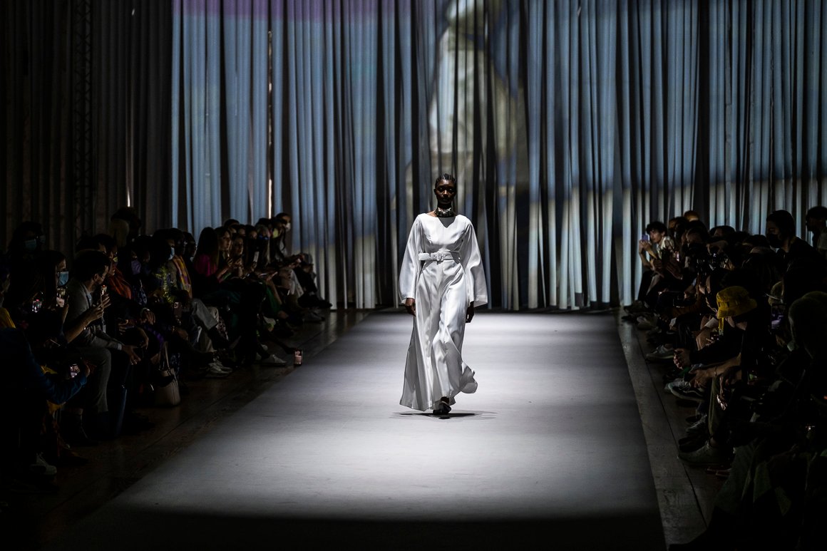 Portugal Fashion regressa ao Porto com desfiles de designers nacionais e  internacionais - Expresso