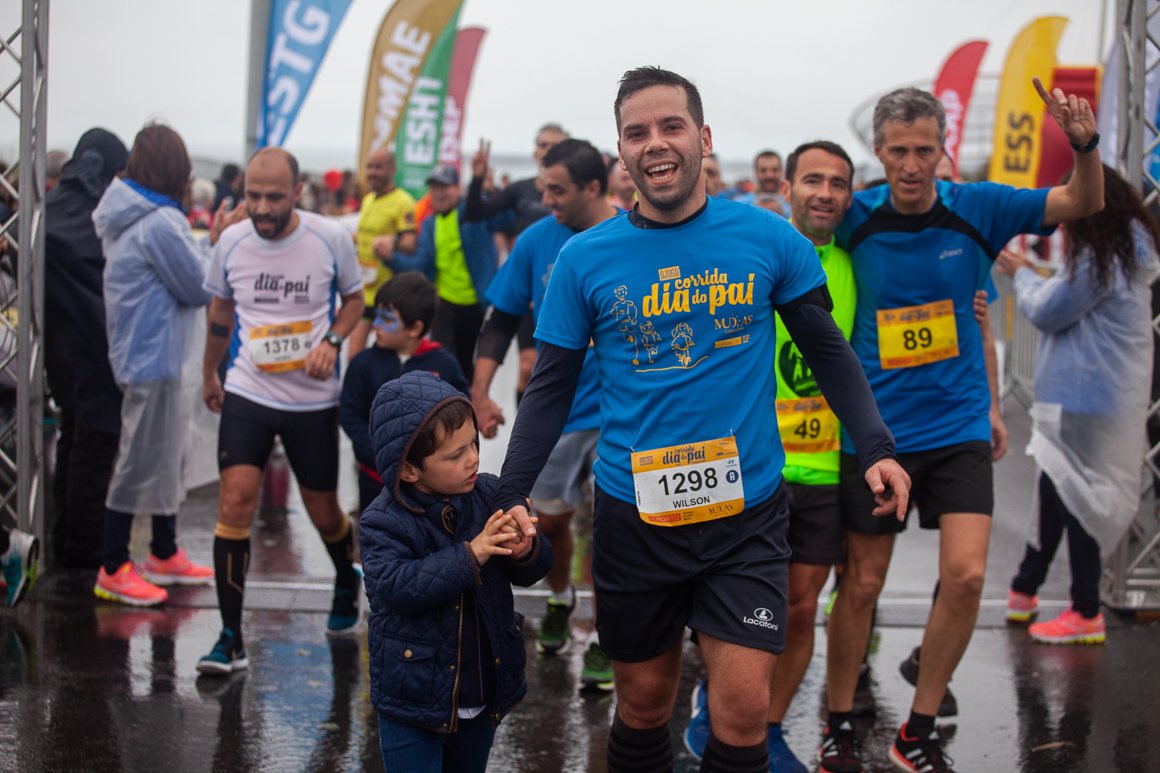 Corrida do Dia do Pai reuniu milhares de famílias em ambiente típico de